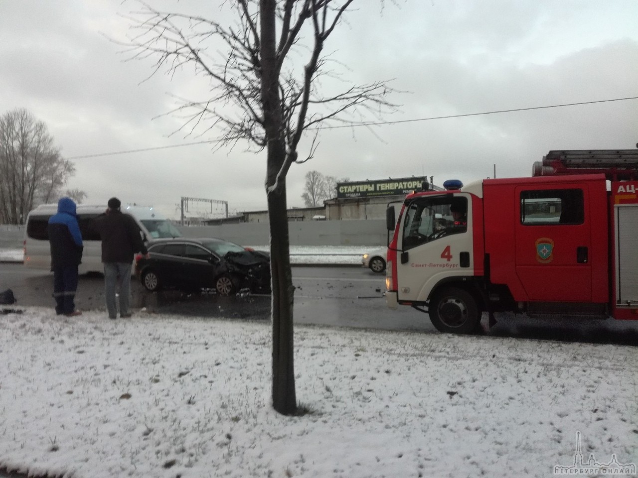 На Митрофаньевском шоссе ,в сторону м.Балтийского страшная авария,3 машины.. В 08:00 водитель мужч...