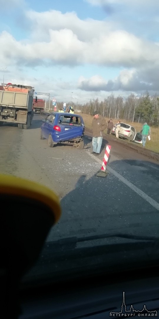 На Киевском шоссе в сторону города, недалеко от таможни догнали Матиза. Собирается пробка