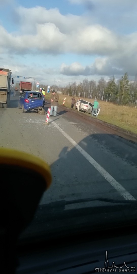 На Киевском шоссе в сторону города, недалеко от таможни догнали Матиза. Собирается пробка