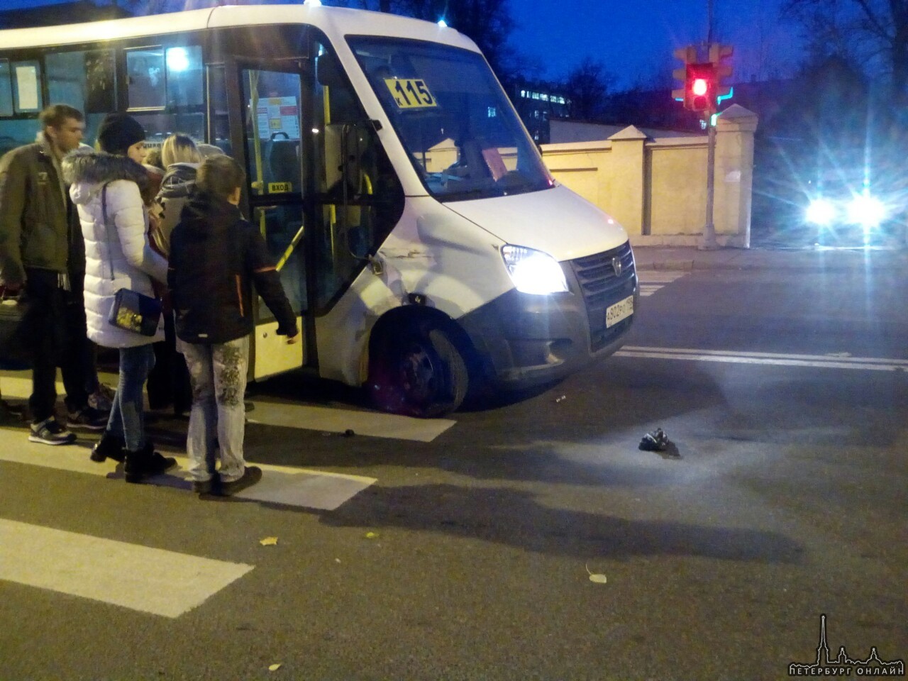 Легковушка вехала в маршрутку на перекрестке Циолковского и Рижского. Пострадавших нет. Маршрутка ех...