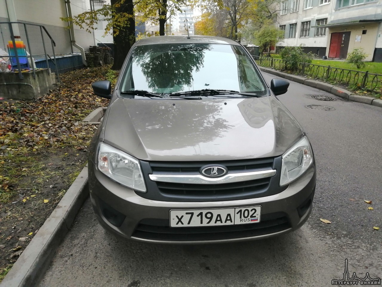 В ночь с 30 на 31 октября с улицы Димитрова 18 к1 был угнан автомобиль Lada Granta 219010 , золотист...