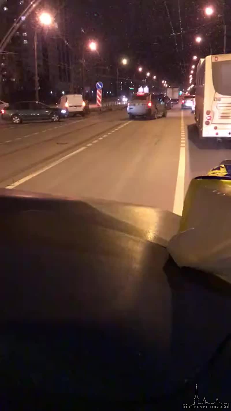 Авария на проспекте Большевиков в 21:20.