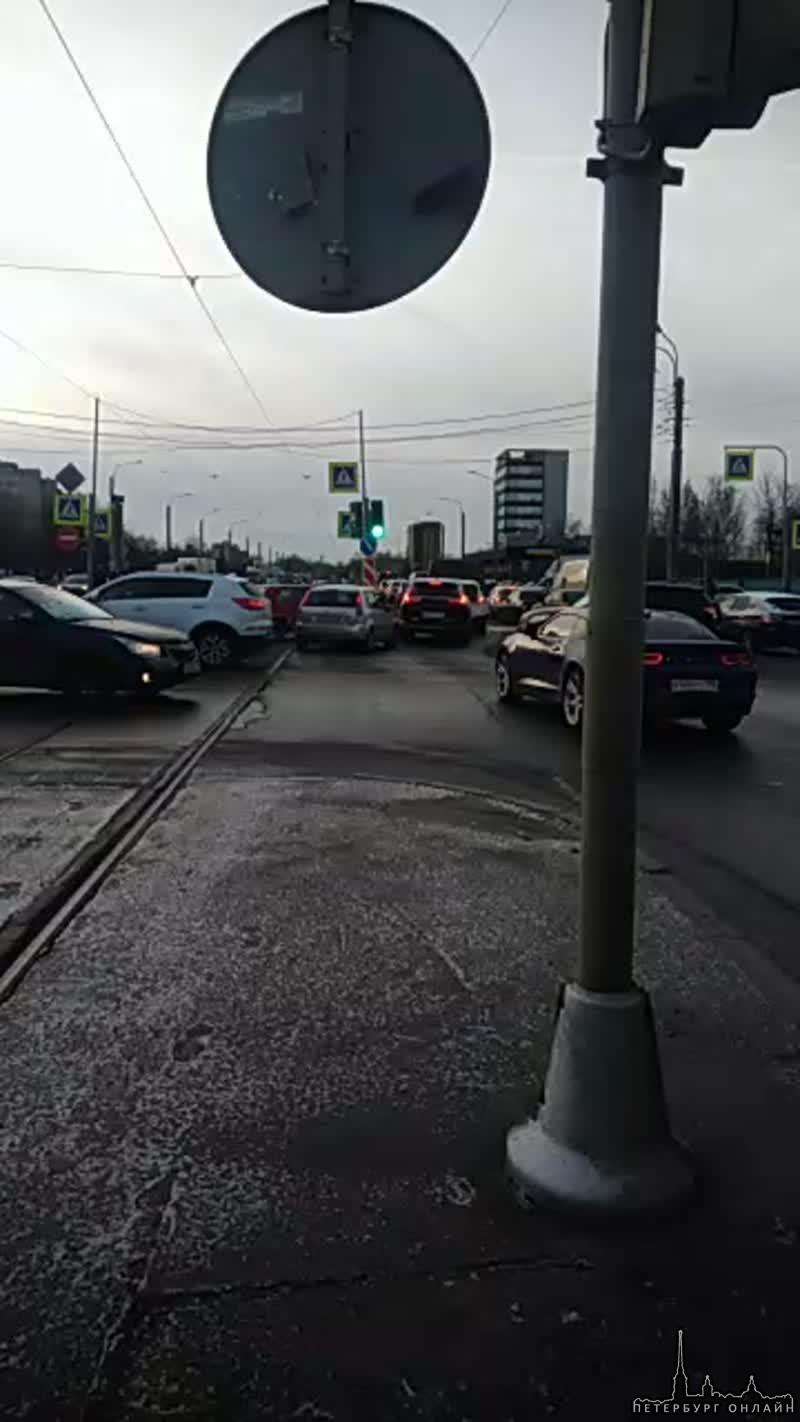 Авария на перекрёстке Крыленко и Дальневосточного.
