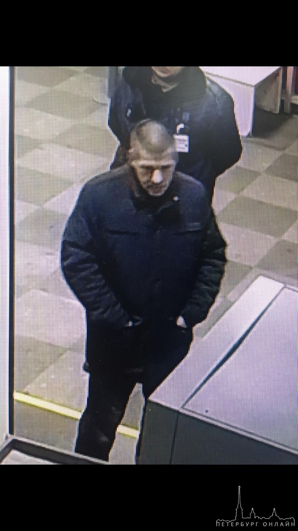 27 октября около 22:30-23:00 на Московском вокзале данный человек похитил мой кошелёк на пункте досм...