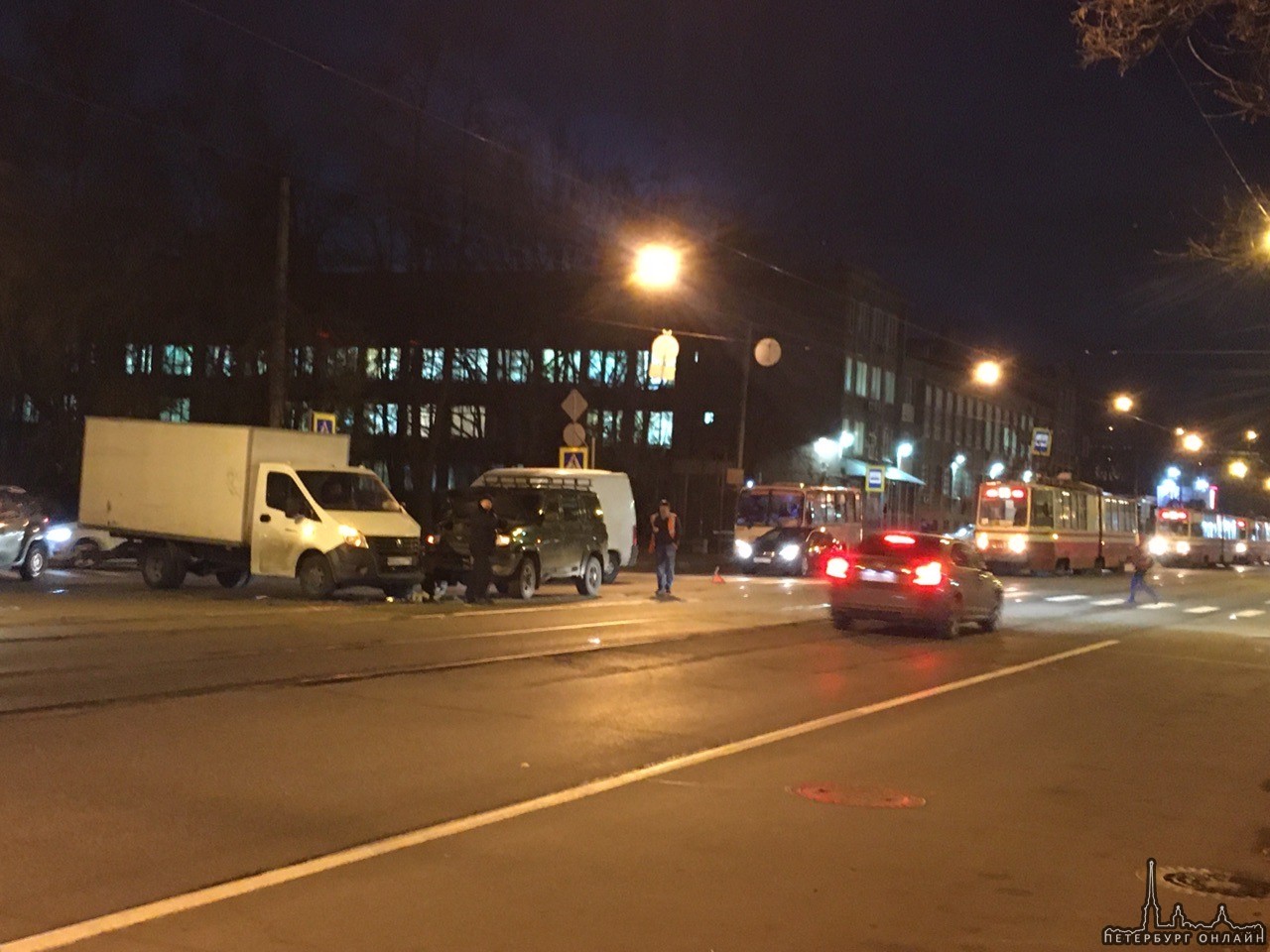Авария на пересечении Трефолева и Баррикадной, трамваи встали, гаи уже на месте.
