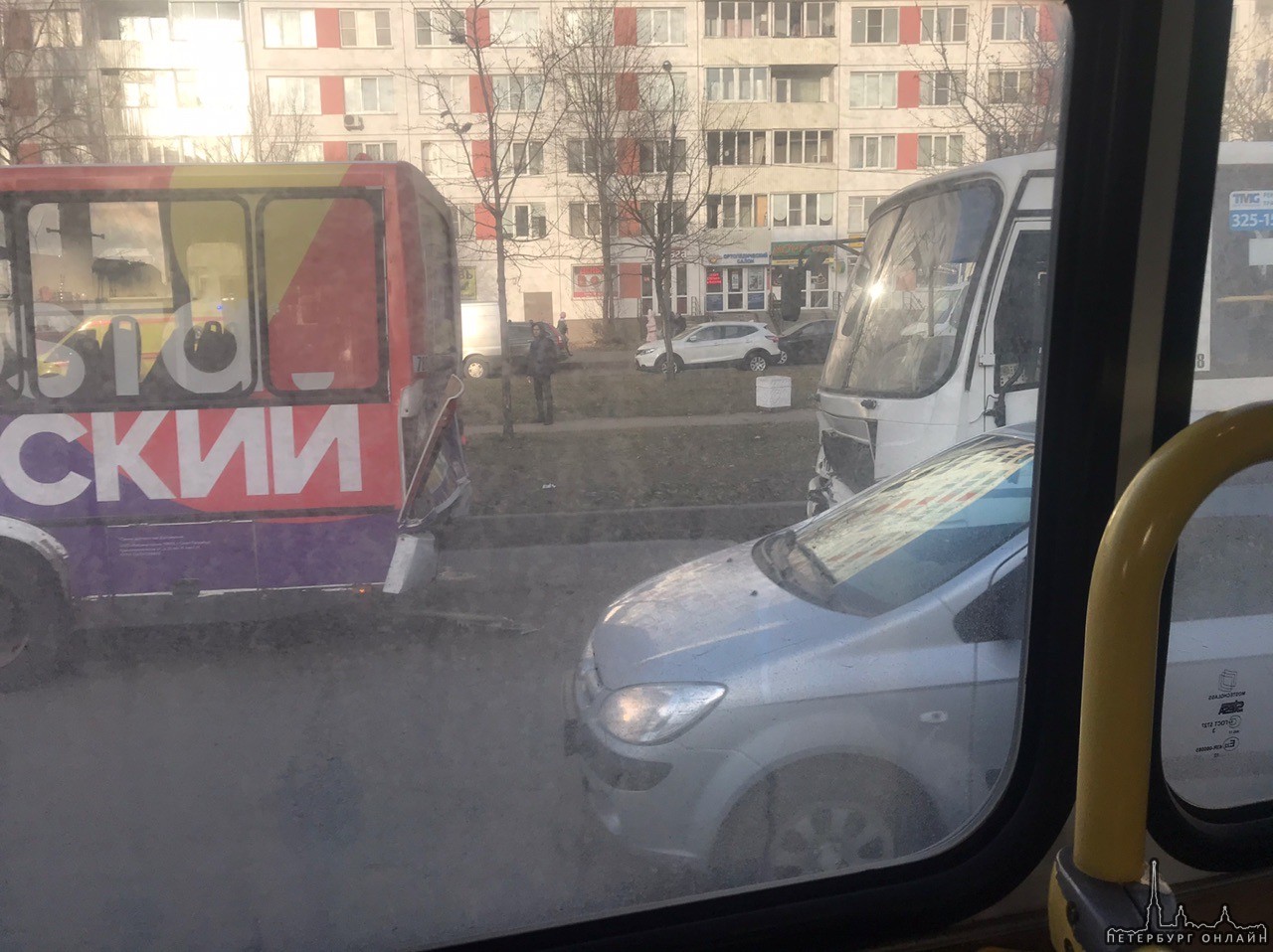 Длинный паровозик на пересечении Бухарестской и Белы Куна.