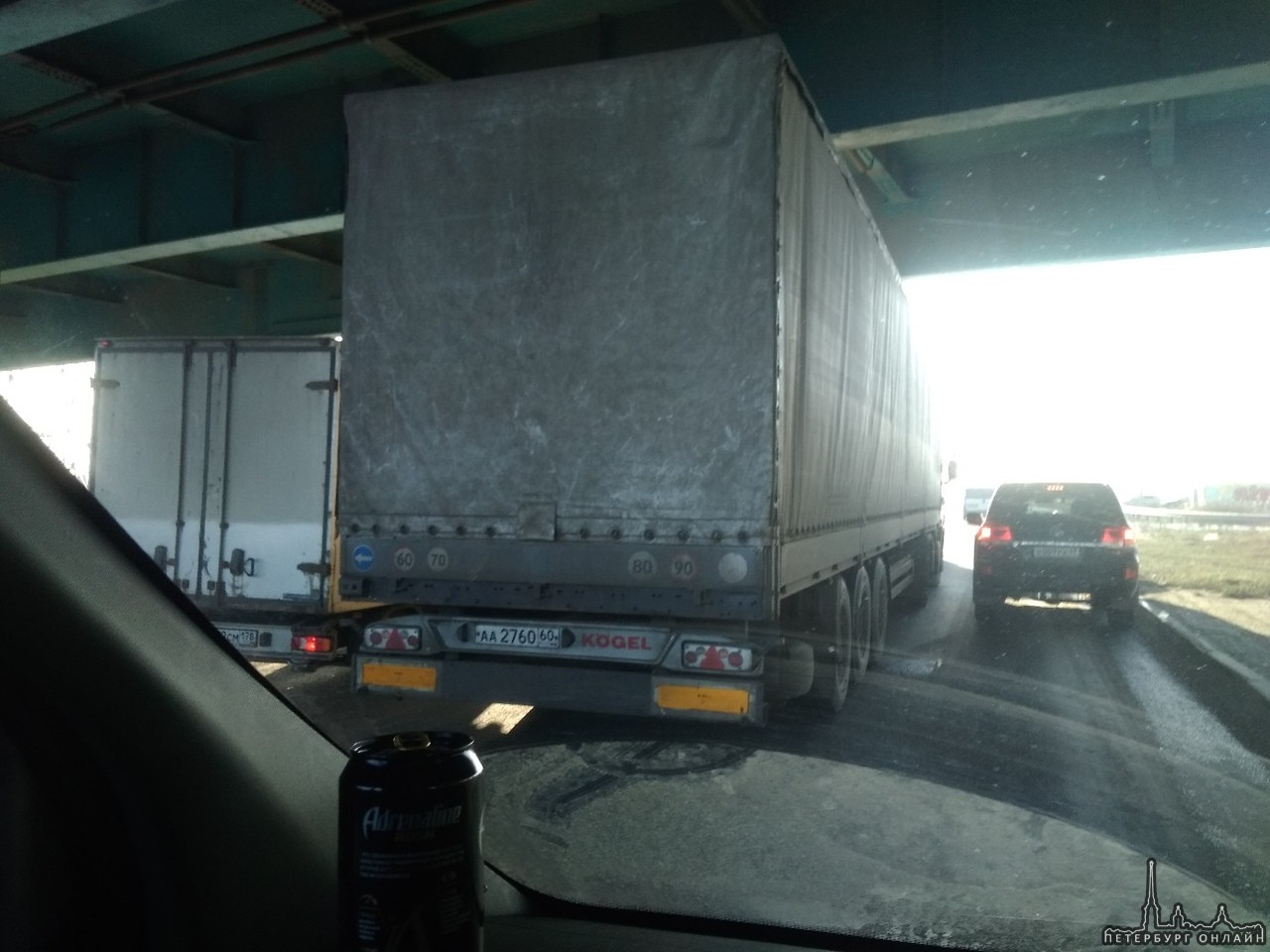 Из-за аварии между фурой и каршерингом под Волхонским путепроводом на Пулковском шоссе, образовалась...