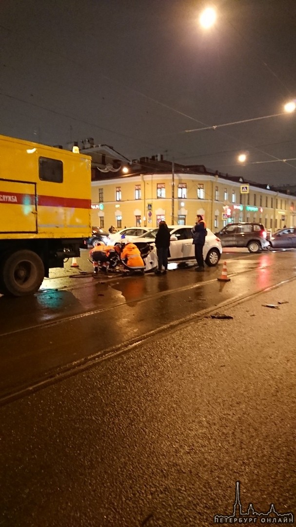 В 6 вечера на Измайловском произошла авария с аварийной службой.