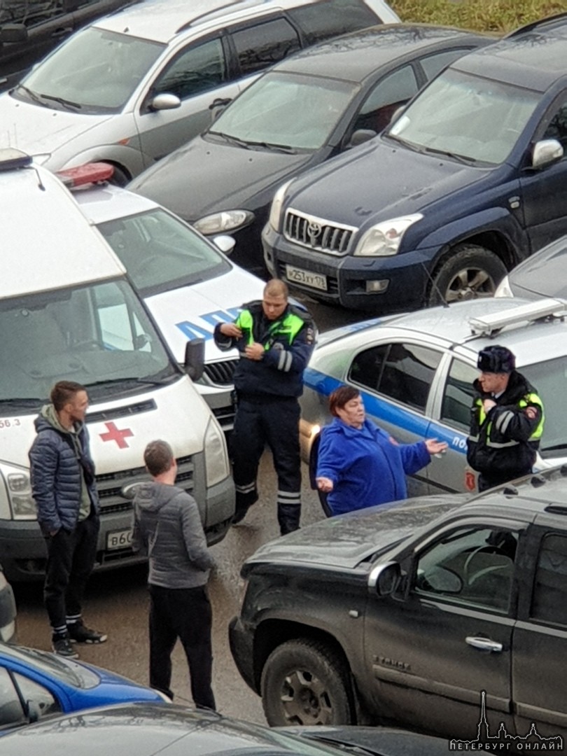 На Московском шоссе водитель на Форде избил водителя скорой (по словам сотрудника скорой) протаранил...