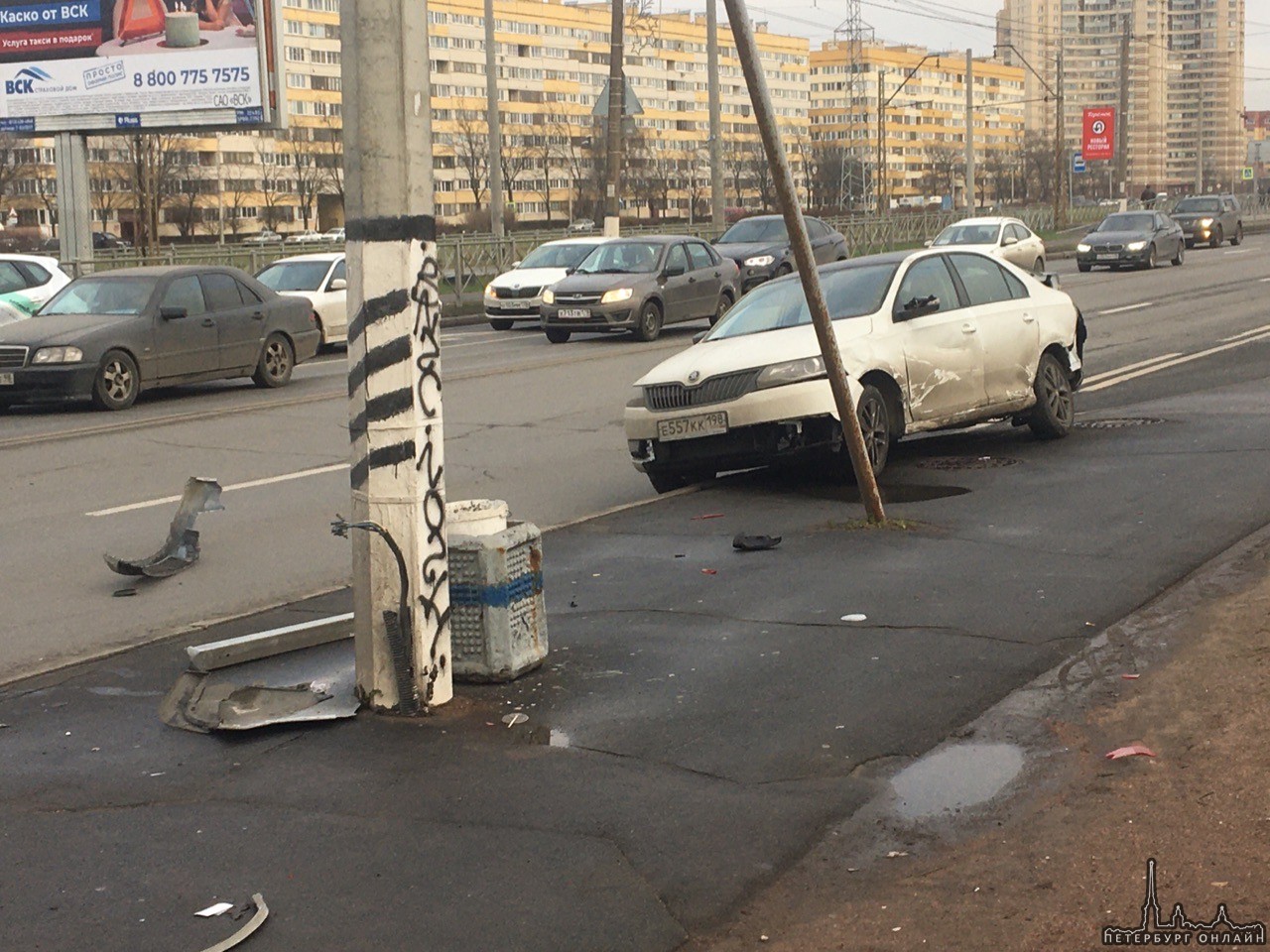 ДТП произошла 18 ноября около 14:00 на перекрёстке Петергофского шоссе и улицы Партизана Германа меж...