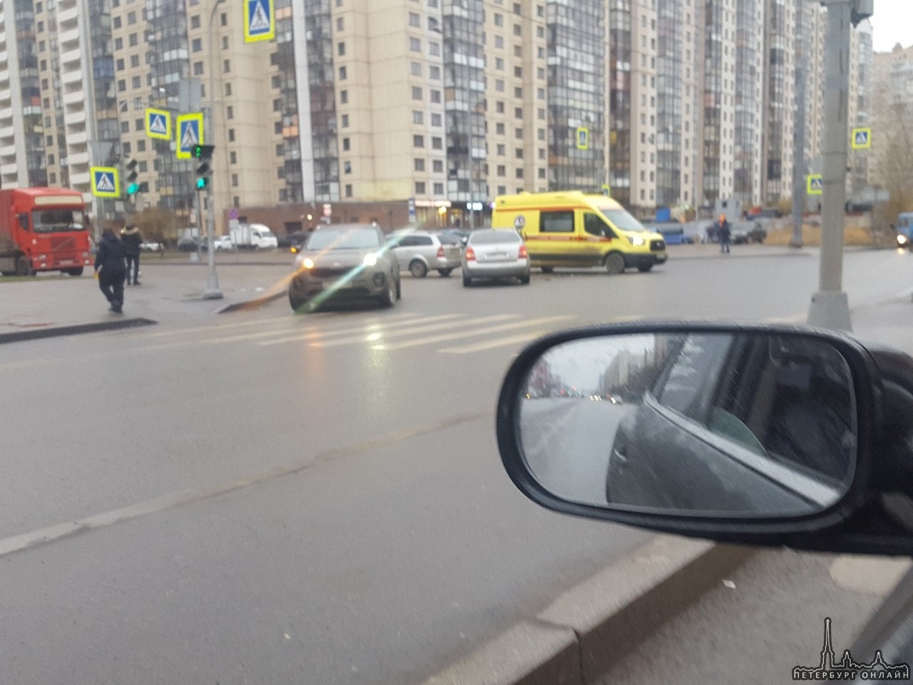 Chevrolet смял правые двери Ниссану на перекрестке Кузнецова и Ленинского