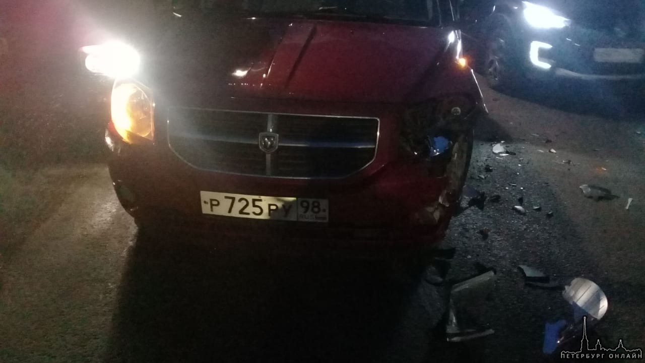 Сегодня утром 8:45 произошло ДТП в Петергофе на Астрономической улице д.6, рядом с Гостилицким шоссе...