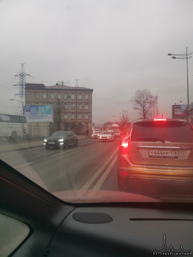 На Воздухоплавательной в сторону Витебского стукнулись Audi и поло такси. Пробка от Лиговского.