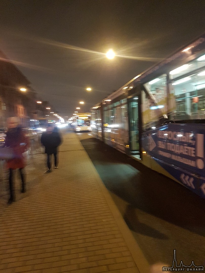 Из-за аварии на перекрестке Лиговского и Растанной остановилось движение трамваев.