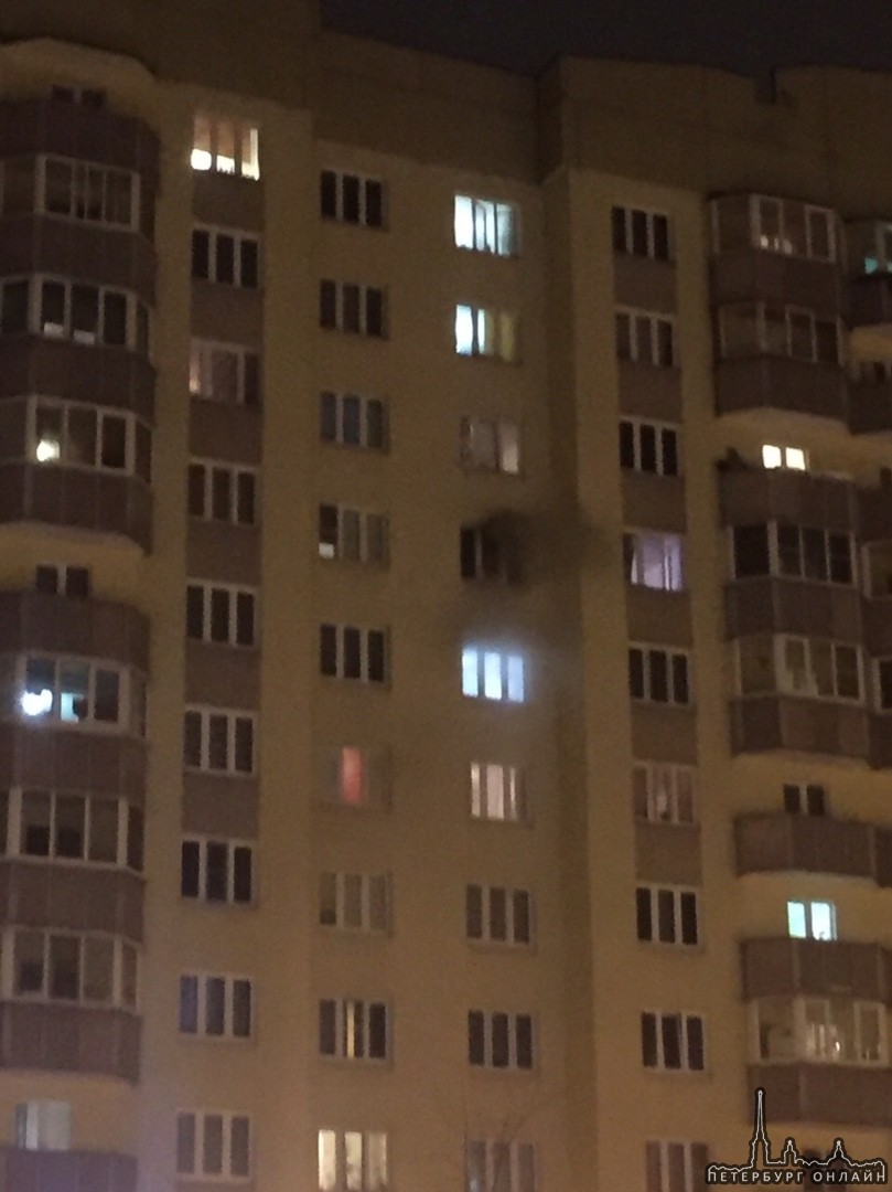 Горит квартира в доме напротив дома 16к1 по улице Маршала Захарова Пожар начался в 20:30 примерно , ...