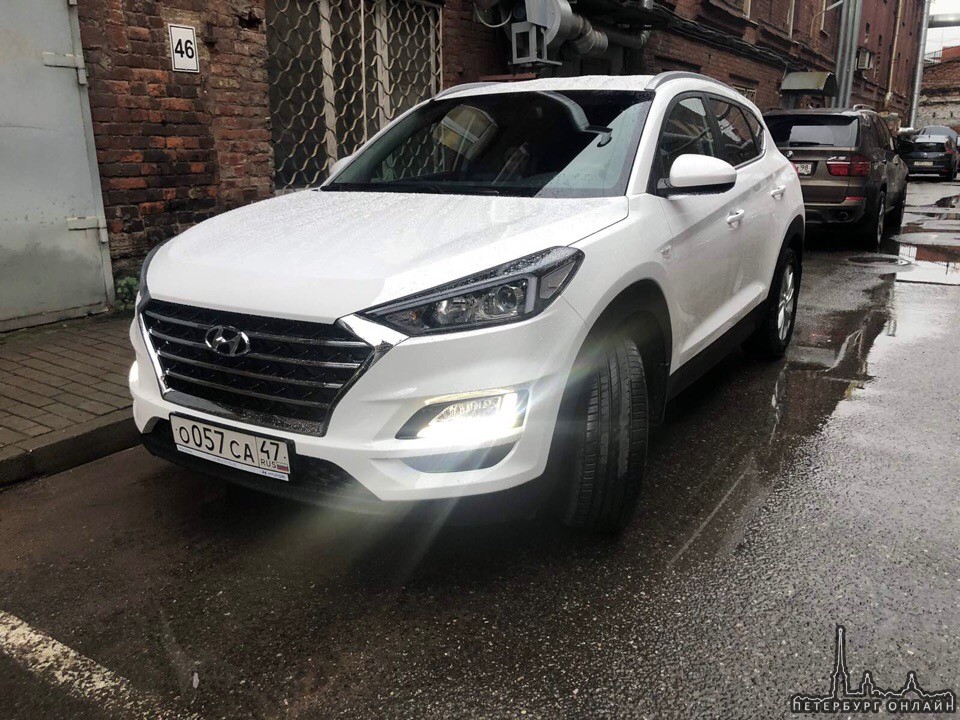 В ночь с 26 на 27 ноября в городе Всеволожске был угнан автомобиль Hyundai Tucson белого цвета 2019 ...