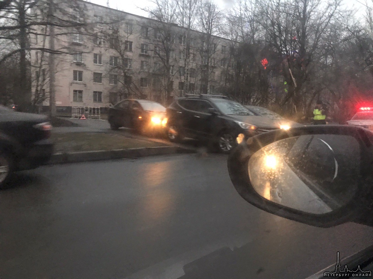 Утренний чмок на улице Танкиста Хрустицкого при выезде из двора.