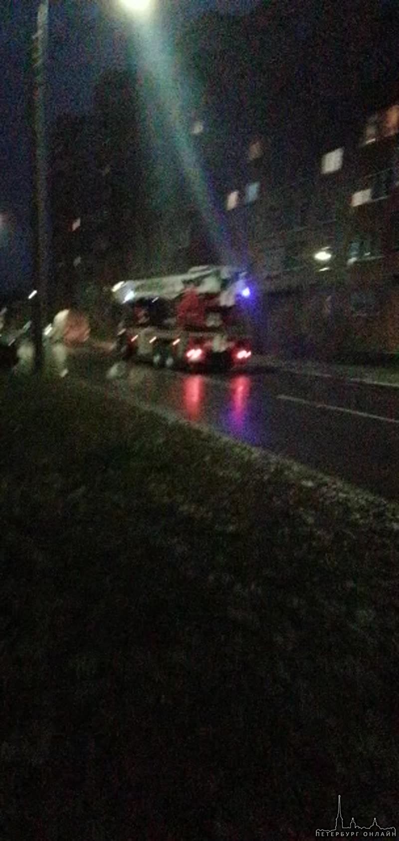 Пожар в Кронштадте . Около 16:20 произошло возгорание на 4 этаже на улице Литки