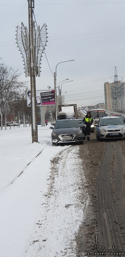 Полиция произвела задержание водителя Соляриса на Российском проспекте у дома 8.