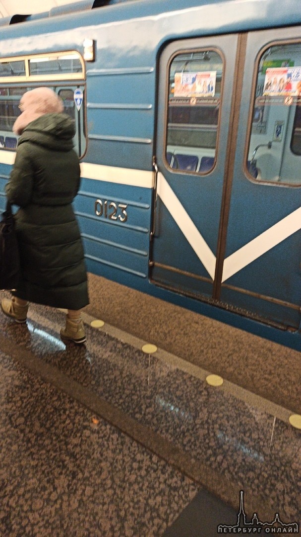 10 минут просидели в поезде на станции Волковская. Всех высадили. Поезд уехал. Движение в сторону Шу...