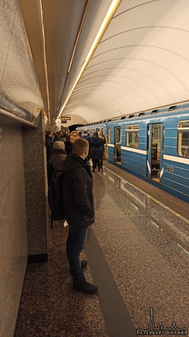 10 минут просидели в поезде на станции Волковская. Всех высадили. Поезд уехал. Движение в сторону Шу...