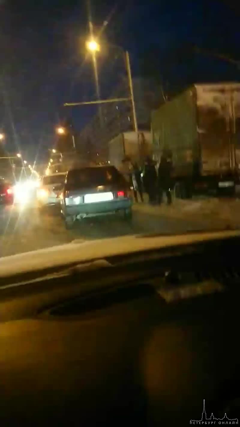 Полной неожиданностью, для водителя ВАЗ 2109 на ул. Композиторов стало то, что у Mercedes тормоза лу...