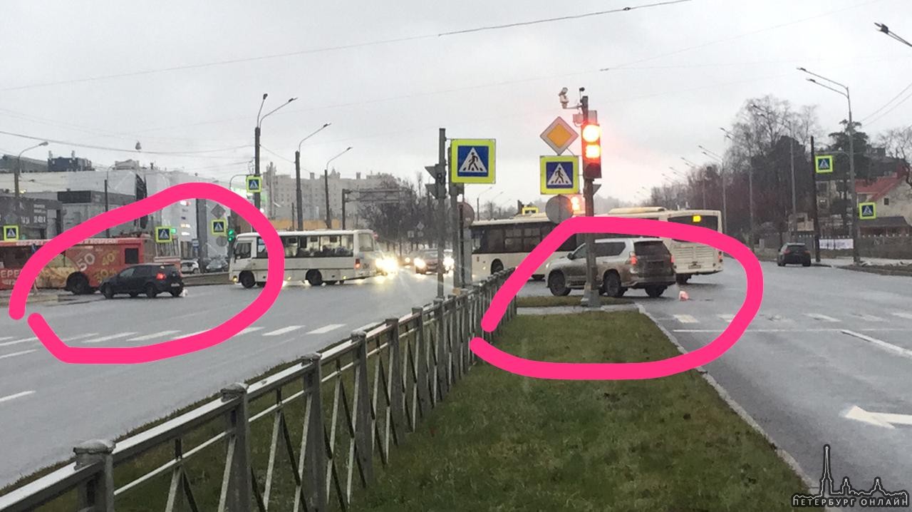Сегодня примерно в 14:15/14:20 на пересечении Выборгского шоссе и Хошимина произошла авария между Vo...