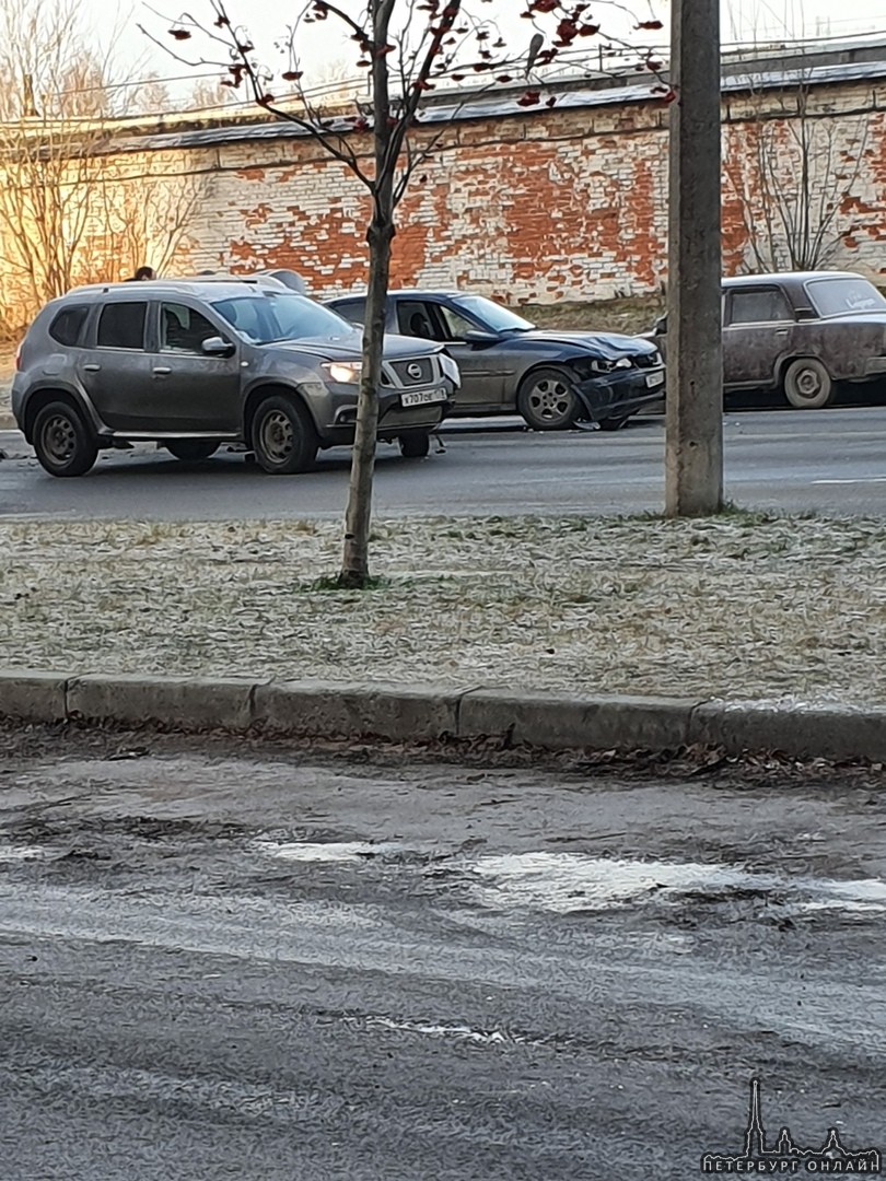 На Камышовой 28 побились два автомобиля.