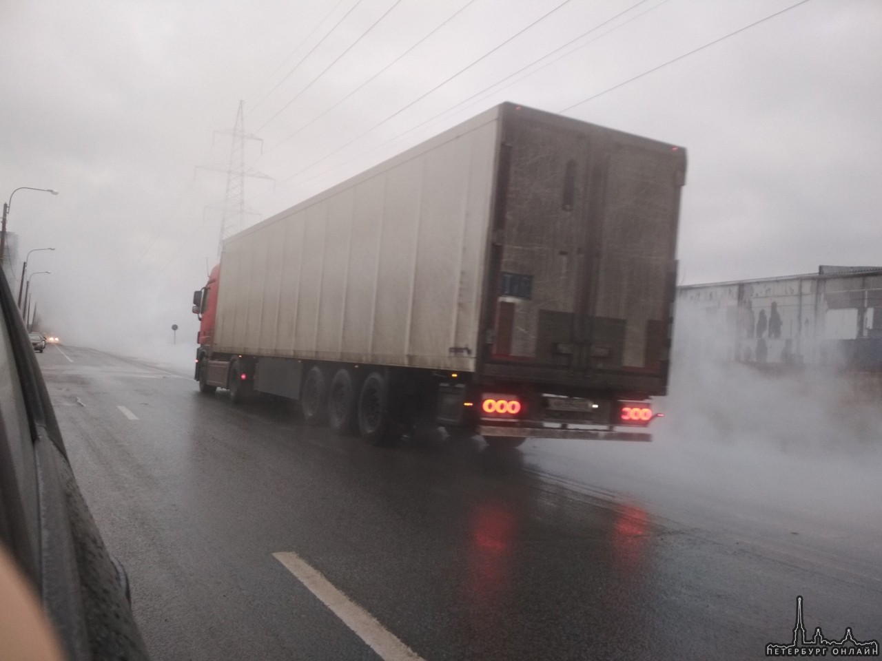 Туман от разлива кипятка окутал улицу Маршала Новикова