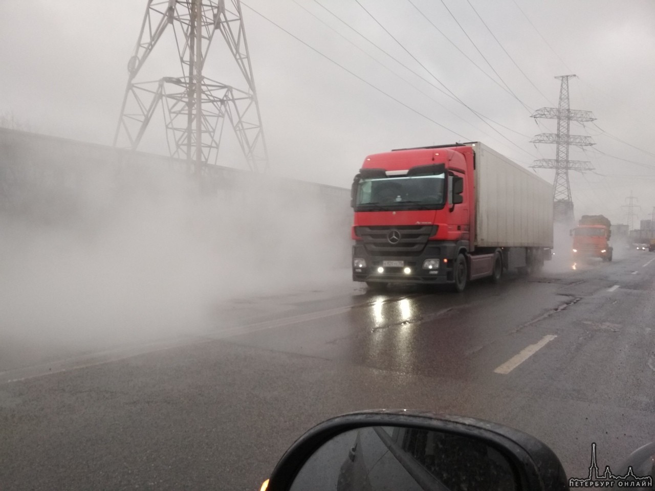 Туман от разлива кипятка окутал улицу Маршала Новикова