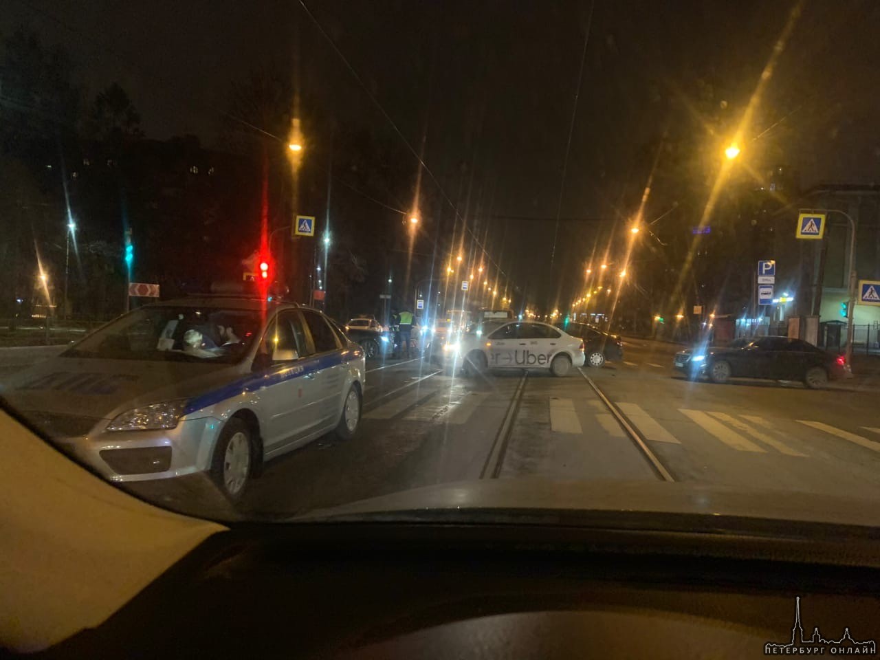 На пересечении Энгельса и Рашетова авария на трамвайных путях. 00:50