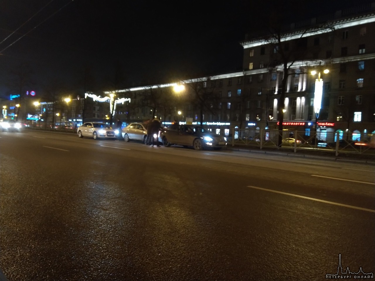 Бдыщ-ТройничОк на Московском, сразу после метро Электросила в сторону Пулково.