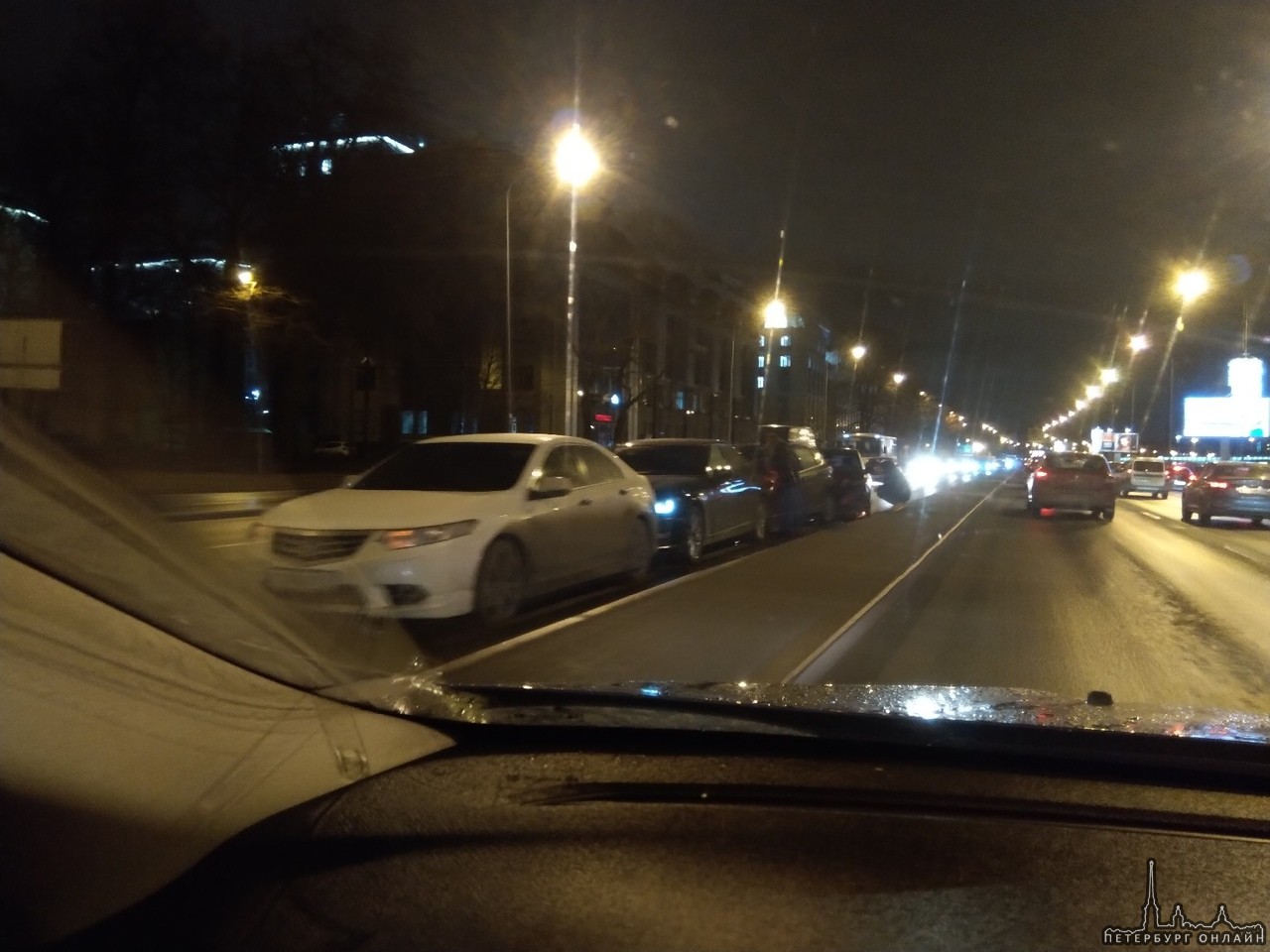 Две аварии подряд на набережной, сразу после Кантемировского Во второй один на встречу прилетел