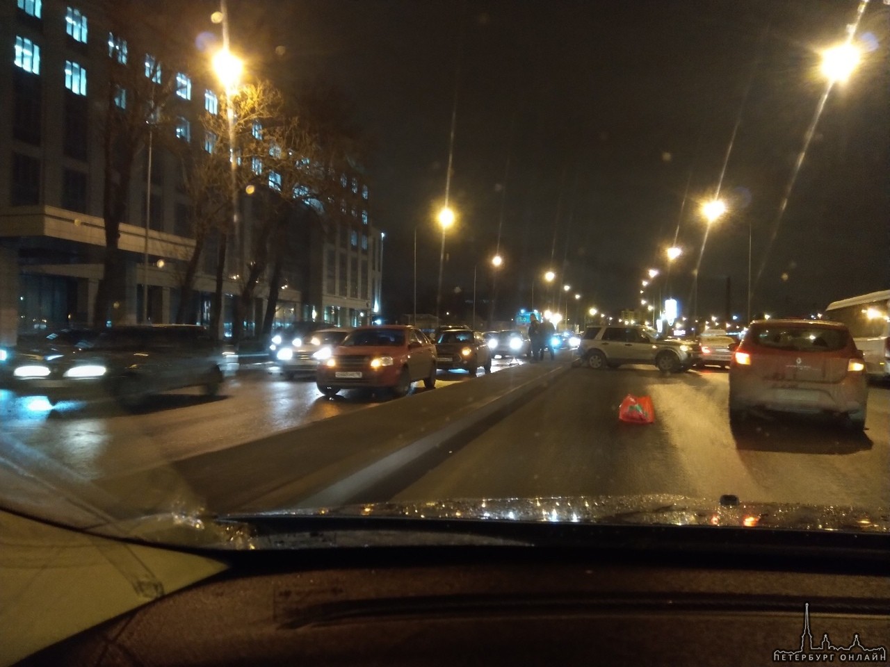 Две аварии подряд на набережной, сразу после Кантемировского Во второй один на встречу прилетел