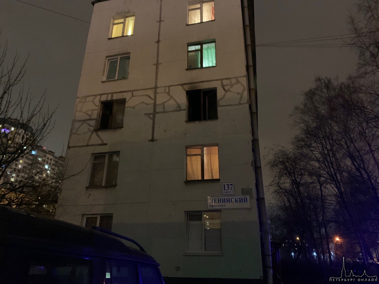 Сгорел 3 этаж дома 137 корпус 4 на Ленинском проспекте Службы на месте 1 трyп