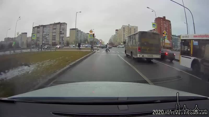 Сегодняшняя авария на пересечении проспекта Королёва и улицы Долгоозёрной.