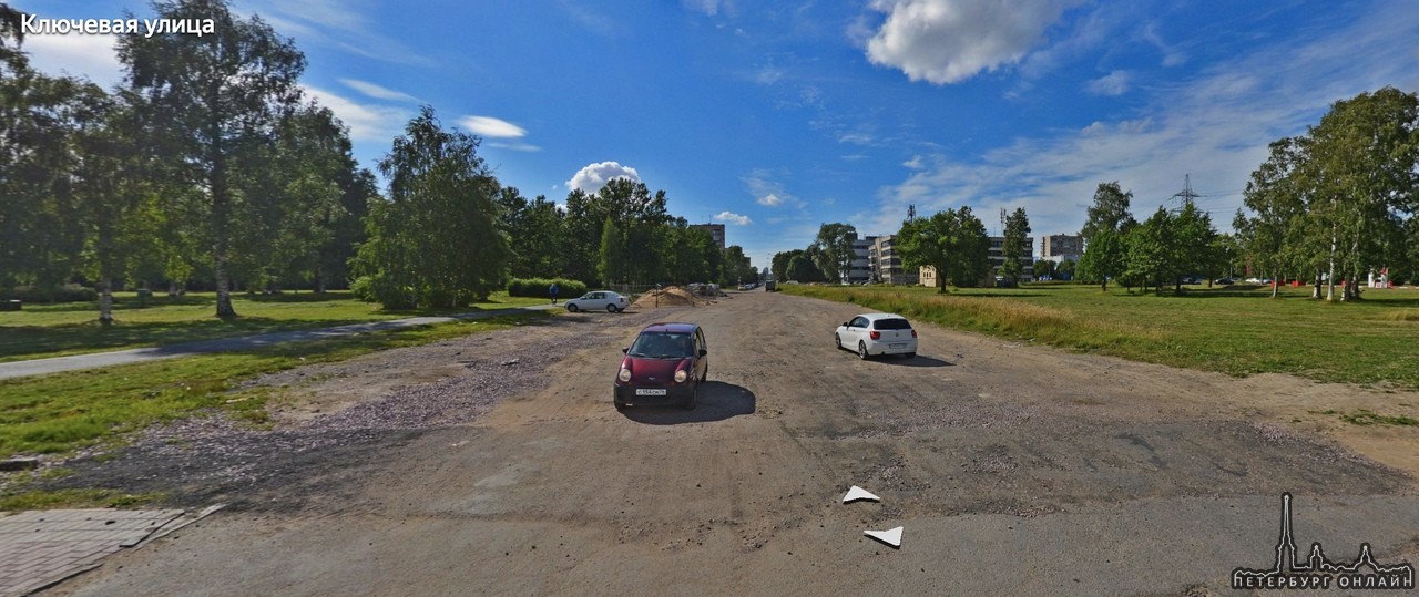 Жители Калининского района просят отремонтировать маленькую , несчастную Ключевую улицу, которая сое...