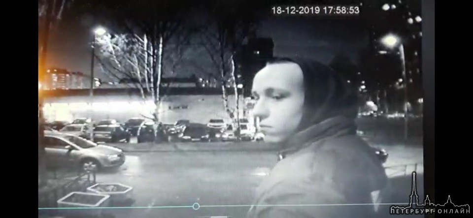 18 декабря в Приморском районе у дома 38 по Туристской, вда неизвестных подростка срезали зеркала с ...