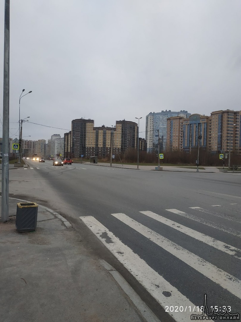 На пересечении улицы Мебельной и Яхтенной в Приморском районе вот уже 3 день не работают светофоры!...