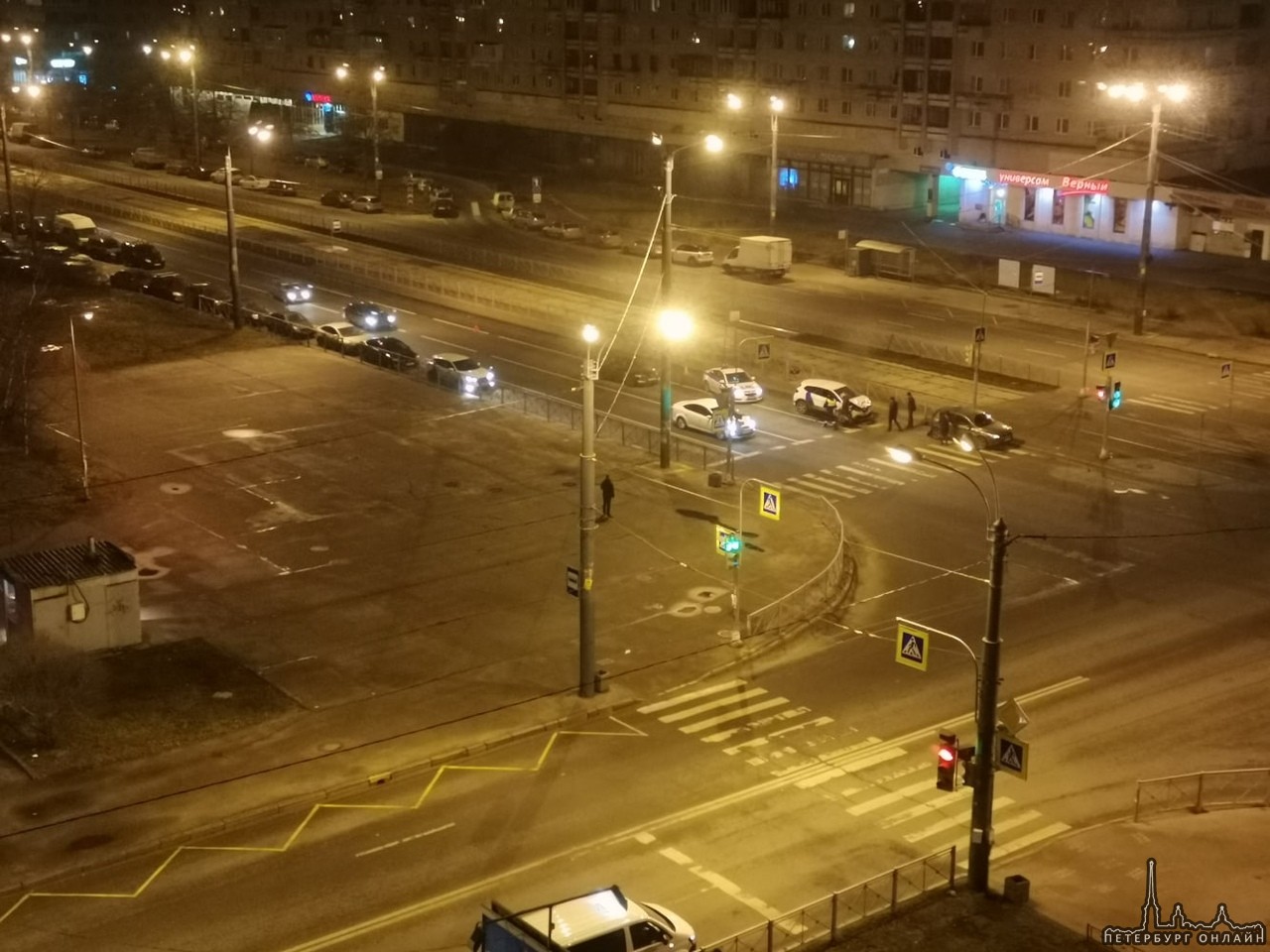 На Будапештской, перед светофором у перекрестка с Димитрова, каршеринг врезался в легковушку.