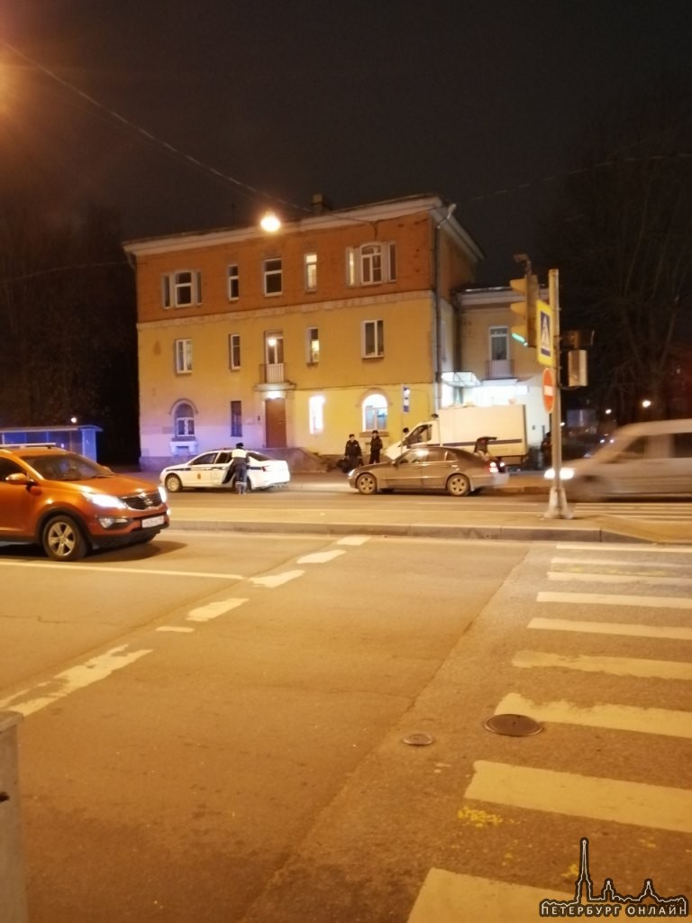 Смачный чмоке Audi с полицией-фургончиком на перекрестке Бабушкина и Крупской. Девушку доставили в б...