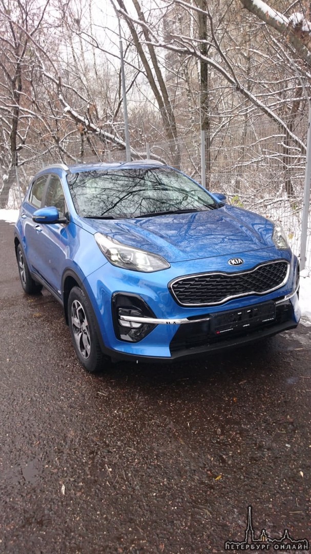 Ночью 23 января в городе Гатчине был угнан автомобиль Kia Sportage синего цвета, 2019 года выпуска ...