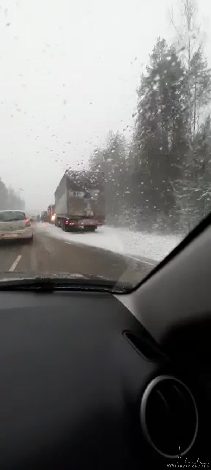 Авария на Мурманском шоссе после деревни Потанино в сторону Санкт-Петербурга... В БМВ пострадали люд...