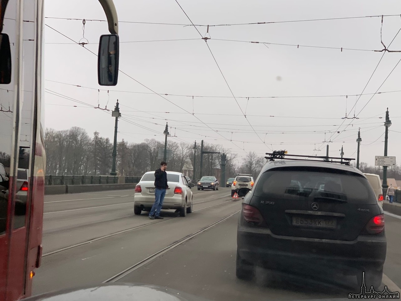 Встали трамваи от Чёрной речки из-за ДТП на Ушаковском мосту