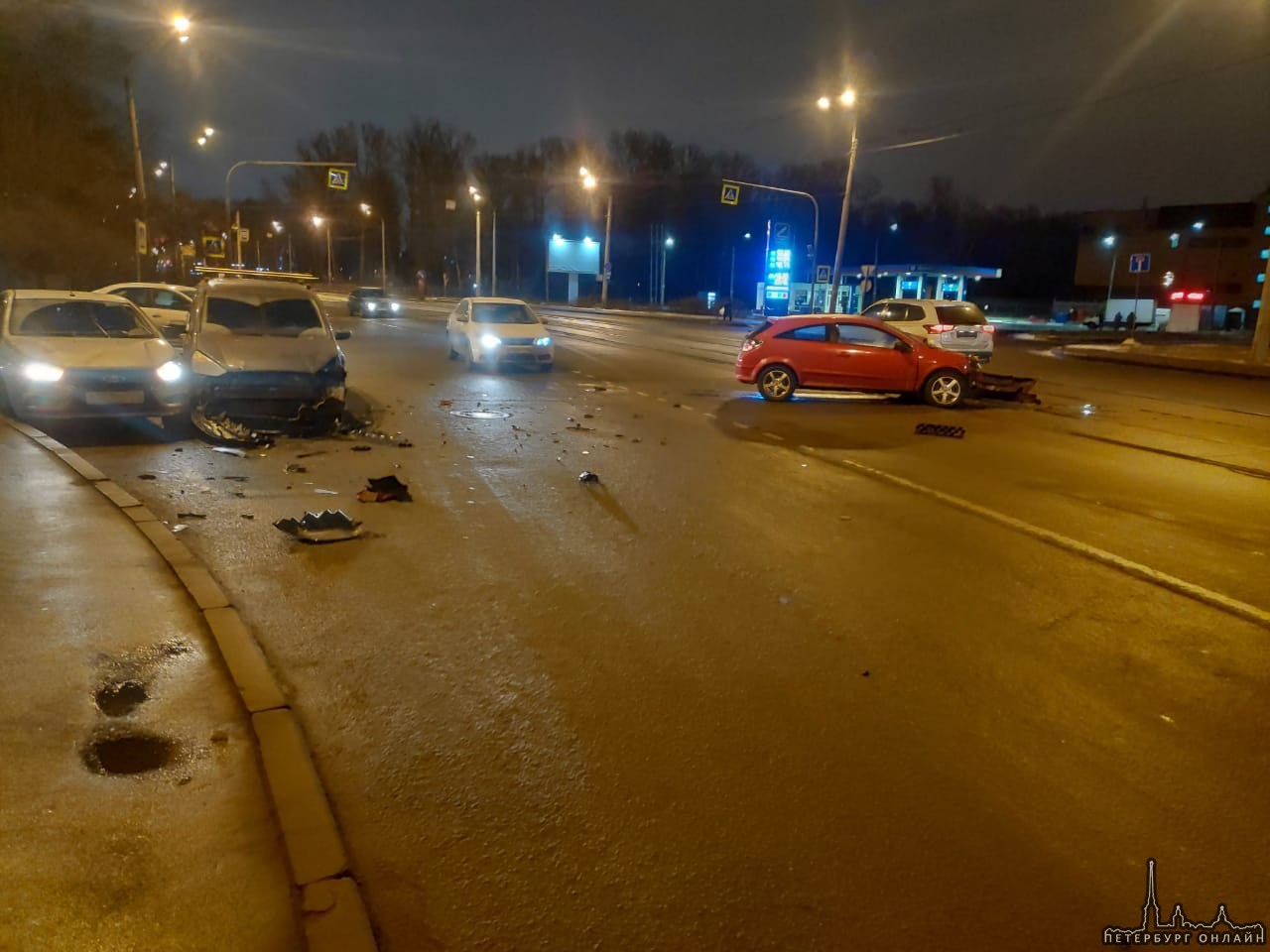 В красной машине ехал водитель с признаками сао по Салова на участке между Бухаресткой и Белградской...