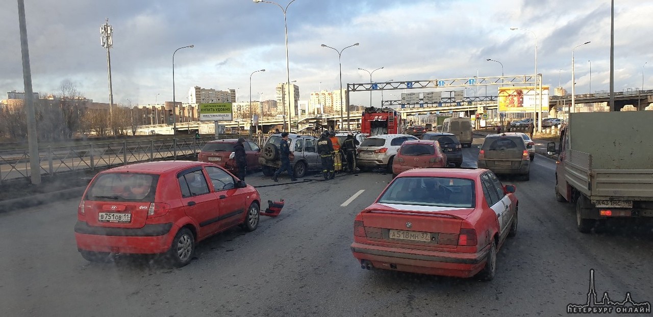 Замесик на Витебском у метро Купчино в сторону центра Насчитали 10 машин