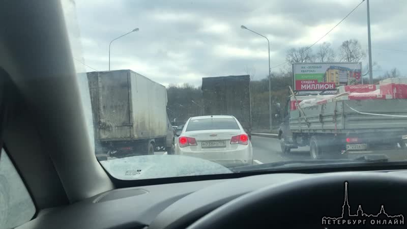 Паркетник ушел передком в седан в правый бок, перед разворотом в город на Пулковских высотах. Два ря...