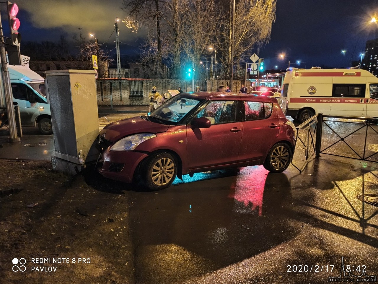 ОтВодитель Suzuki Swift не глядя повернула налево с улицы Бабушкина на улицу Чернова и попала под VW...