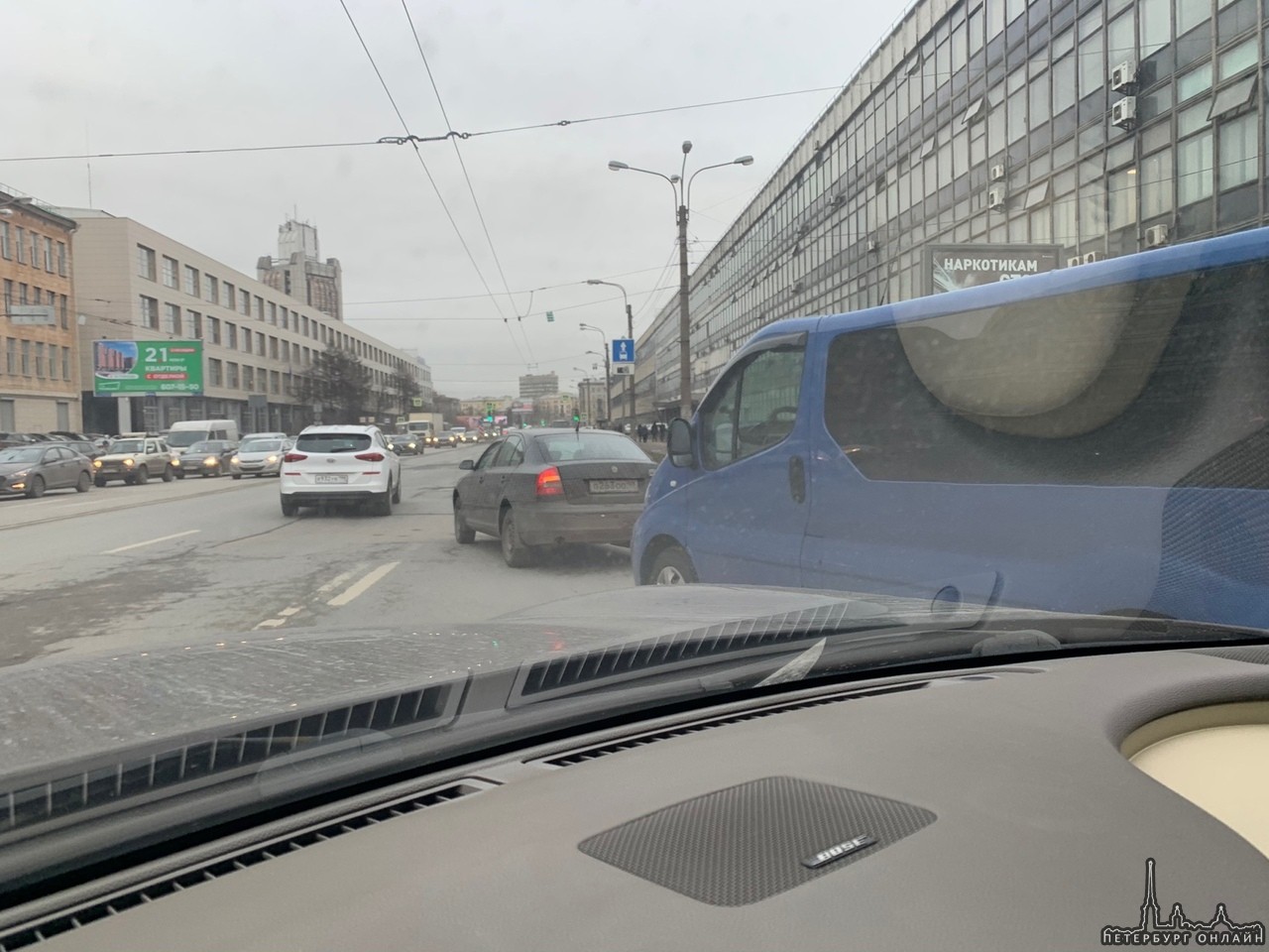 Выезд на Кантемировскую со стороны набережной не получился у Трафика и Шкоды