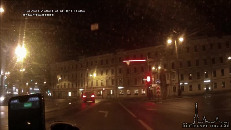 21.02, 3:30 ночи. Водитель TLC немного задумался и переполз Московский проспект на красный свет, пос...